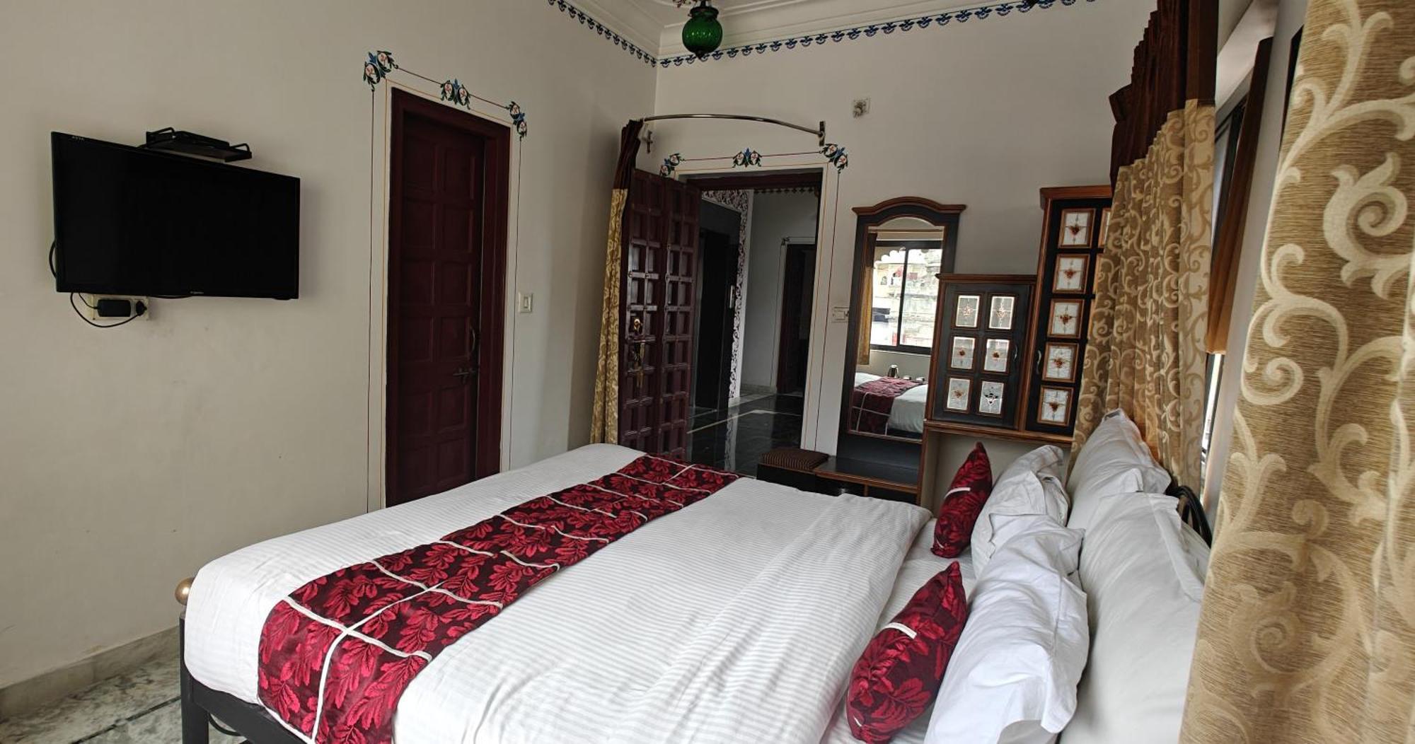 Baba Palace - A Heritage Hotel, Udaipur Exterior photo