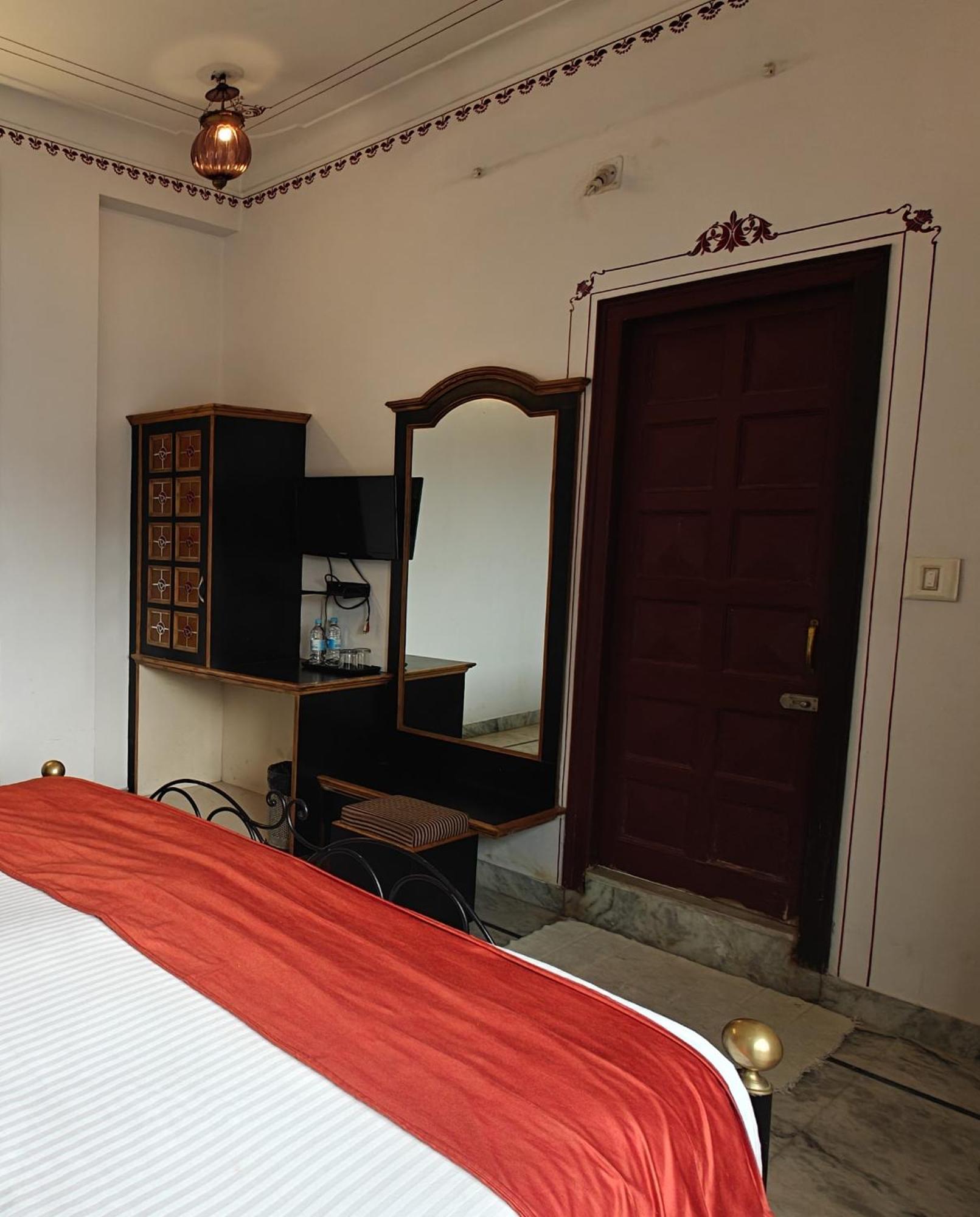 Baba Palace - A Heritage Hotel, Udaipur Exterior photo